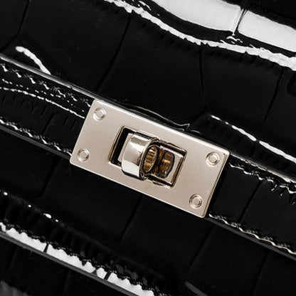 Bolso clutch sobre vintage de cuero genuino con acabado brillante tipo cocodrilo