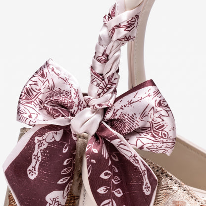 Borsa pochette floreale in jacquard di lusso discreto, in ecopelle vegana, con charm a foulard di seta