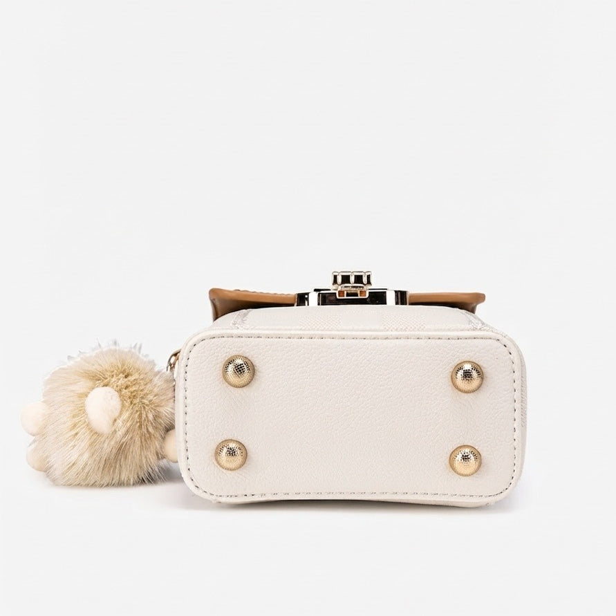 Elegante Color-Block Clutch aus veganem Öko-Leder mit flauschigem Anhänger für das Telefon  