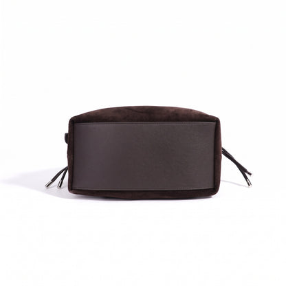 Sac seau chic en cuir suédé avec cordon de serrage et breloque cheval
