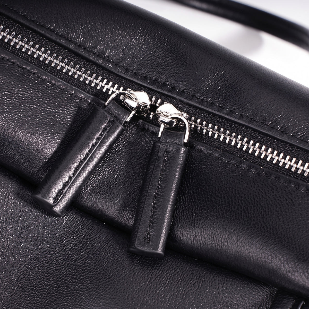 Bolso de mano tipo clutch minimalista de piel de oveja genuina con forma de bolera