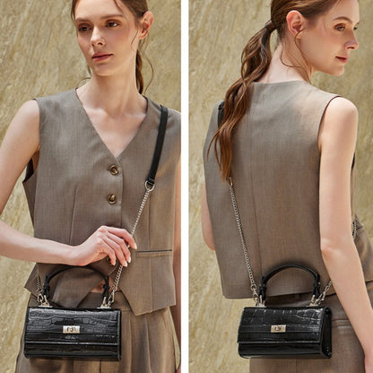 Bolso clutch sobre vintage de cuero genuino con acabado brillante tipo cocodrilo