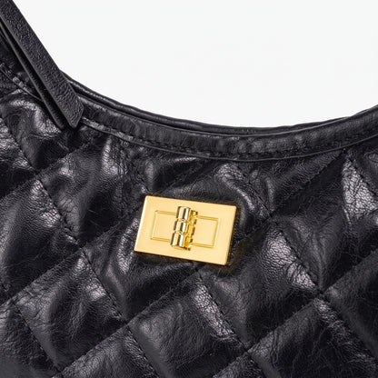 Borsa hobo pochette classica trapuntata, in ecopelle vegana, con catena