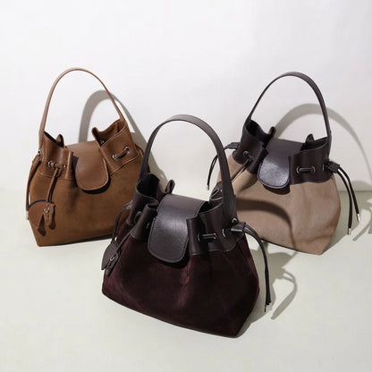 Sac seau chic en cuir suédé avec cordon de serrage et breloque cheval