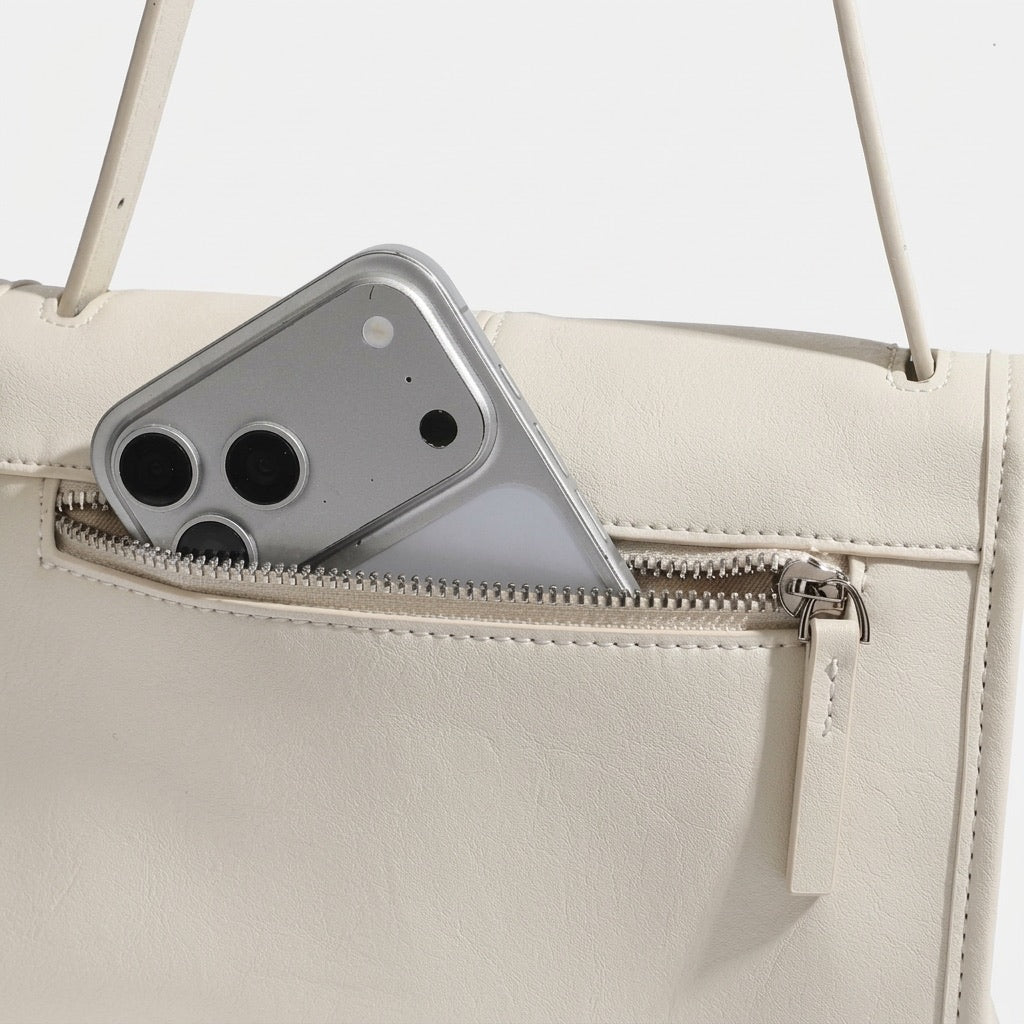 Borsa a spalla e tracolla minimalista in vera pelle testurizzata con patta