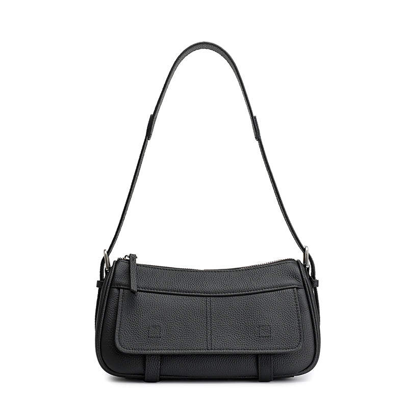 Borsa pochette baguette a patta in vera pelle martellata, dai toni delicati