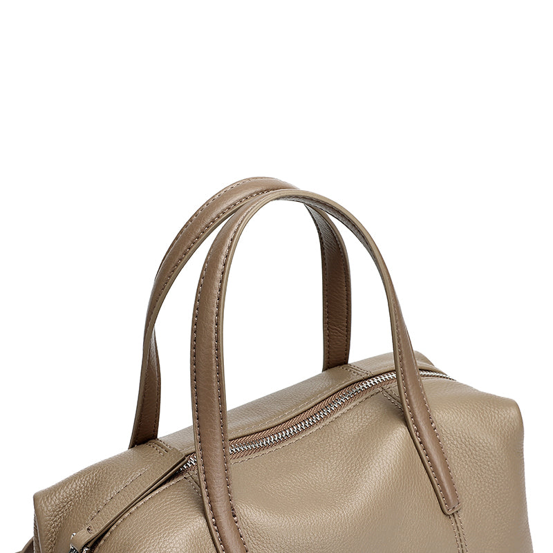 Borsa pochette a cuscino in vera pelle morbida dalla texture martellata