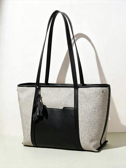 Borsa pochette tote capiente in tela, dal design minimalista