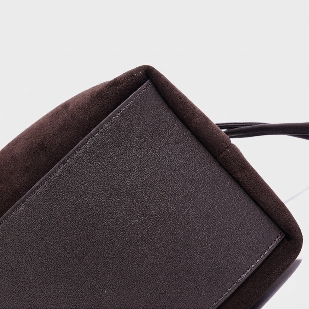 Sac seau chic en cuir suédé avec cordon de serrage et breloque cheval