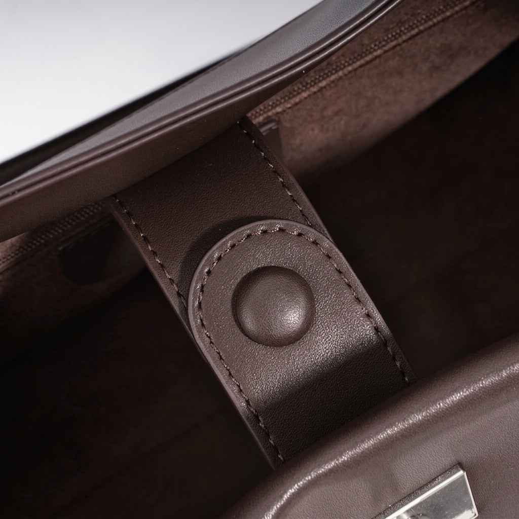 Geantă clutch lejeră din piele întoarsă naturală