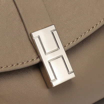 Borsa minimalista a spalla in vera pelle con fibbia H distintiva