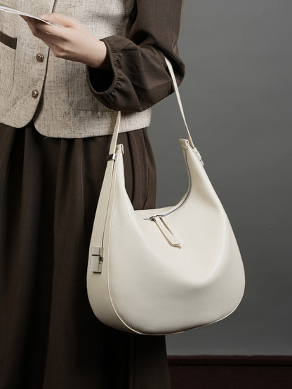 Borsa a tracolla a mezzaluna minimalista in vera pelle