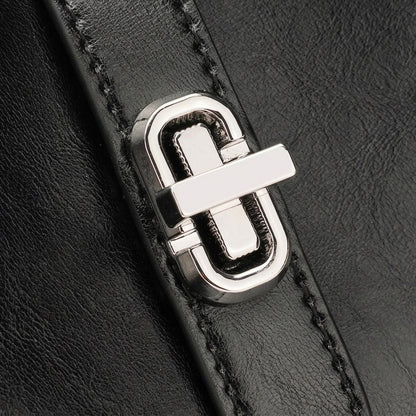 Borsa classica in vera pelle da portare sottobraccio con fibbia metallica