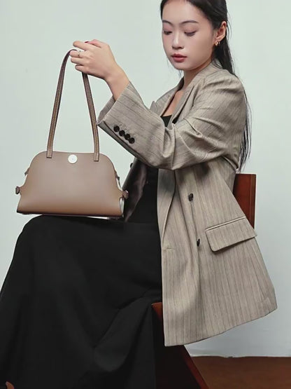 Bolso de mano Lumina para mujer de cuero genuino con forma de cúpula