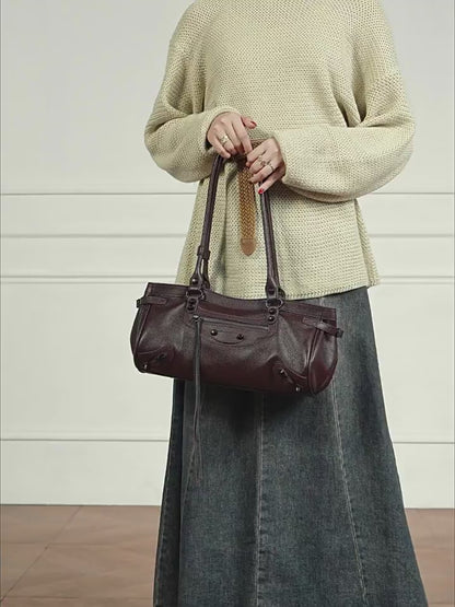 Schultertasche aus genarbtem Leder für Damen mit lässiger Silhouette