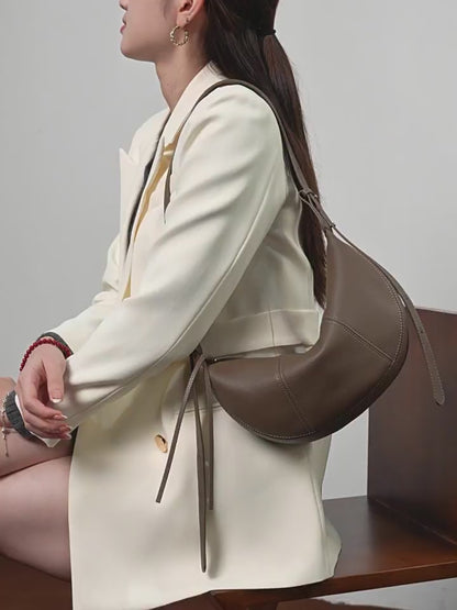 Bolso bandolera cruzado de cuero granuloso en forma de media luna para mujer